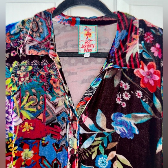 Johnny Was Velvet Floral Button Up Tunic 
Sz L - Picture 3 of 7